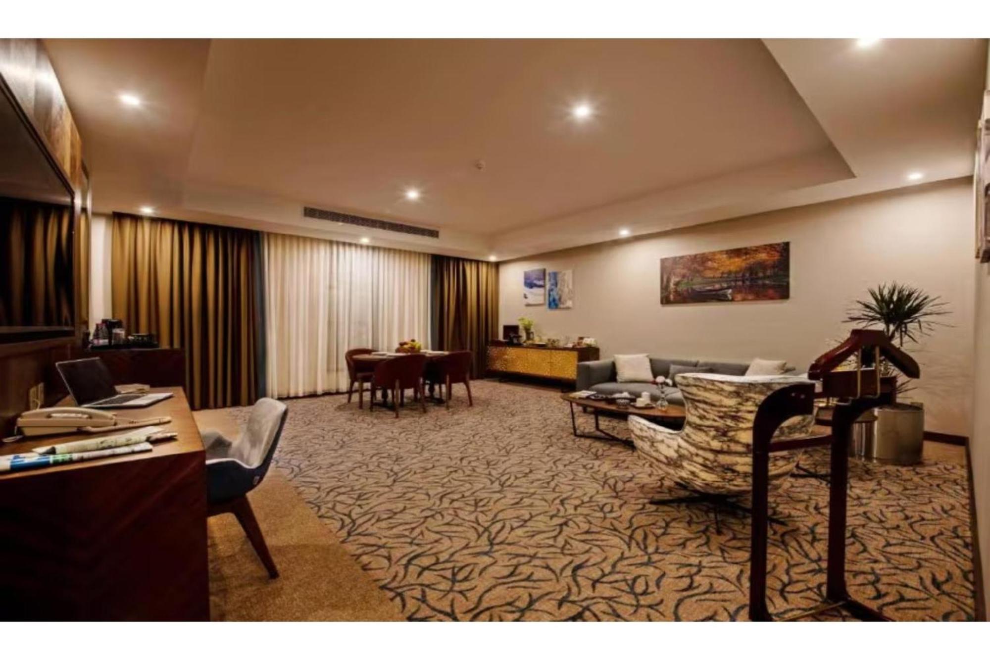 Sunday Emerald Hotel Jeddah Exterior photo